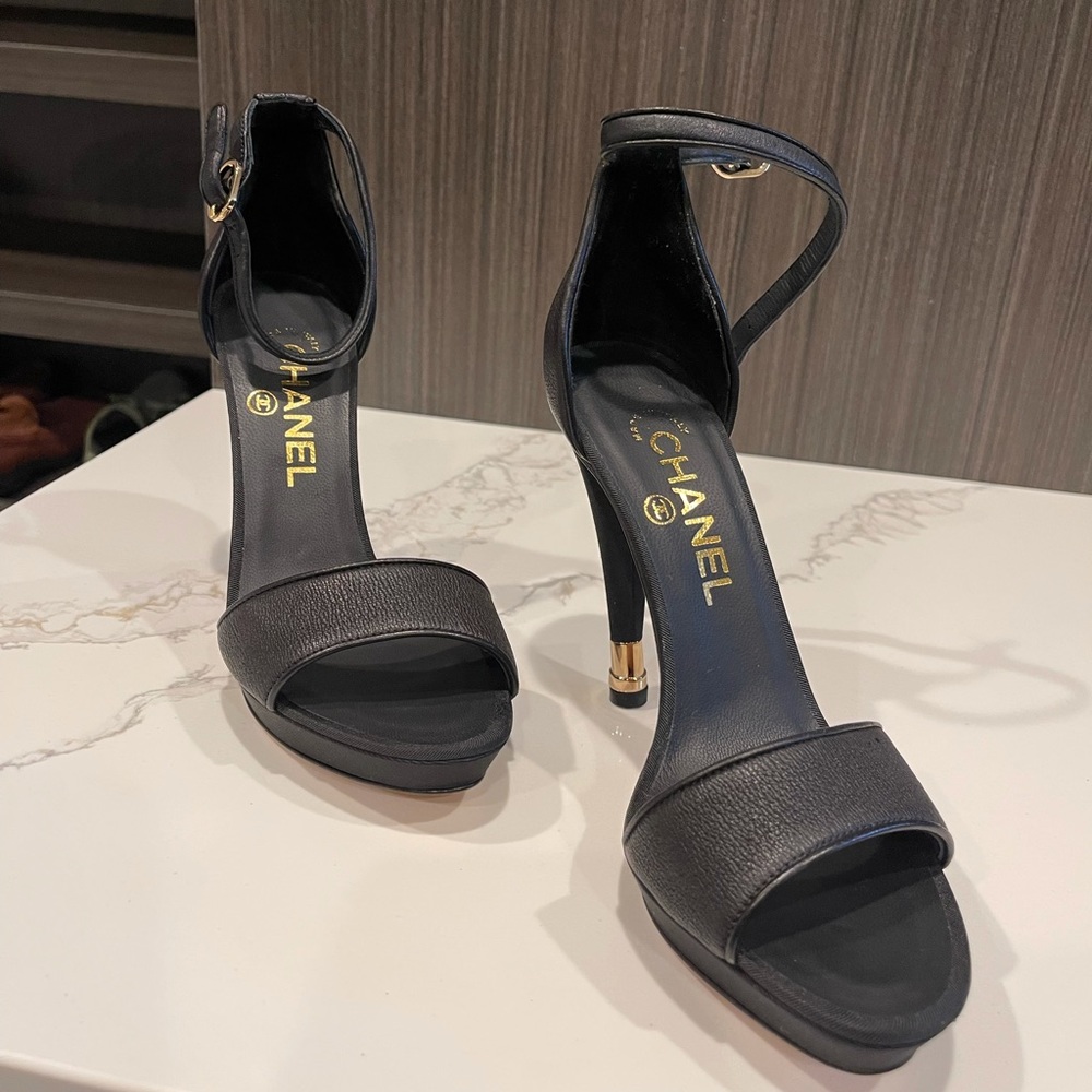 Chanel Heels 36 1/2. 6.5 size Brand new never been used.